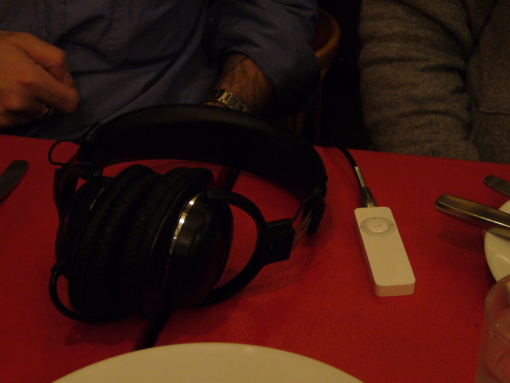 iPod Shuffle & Headphones